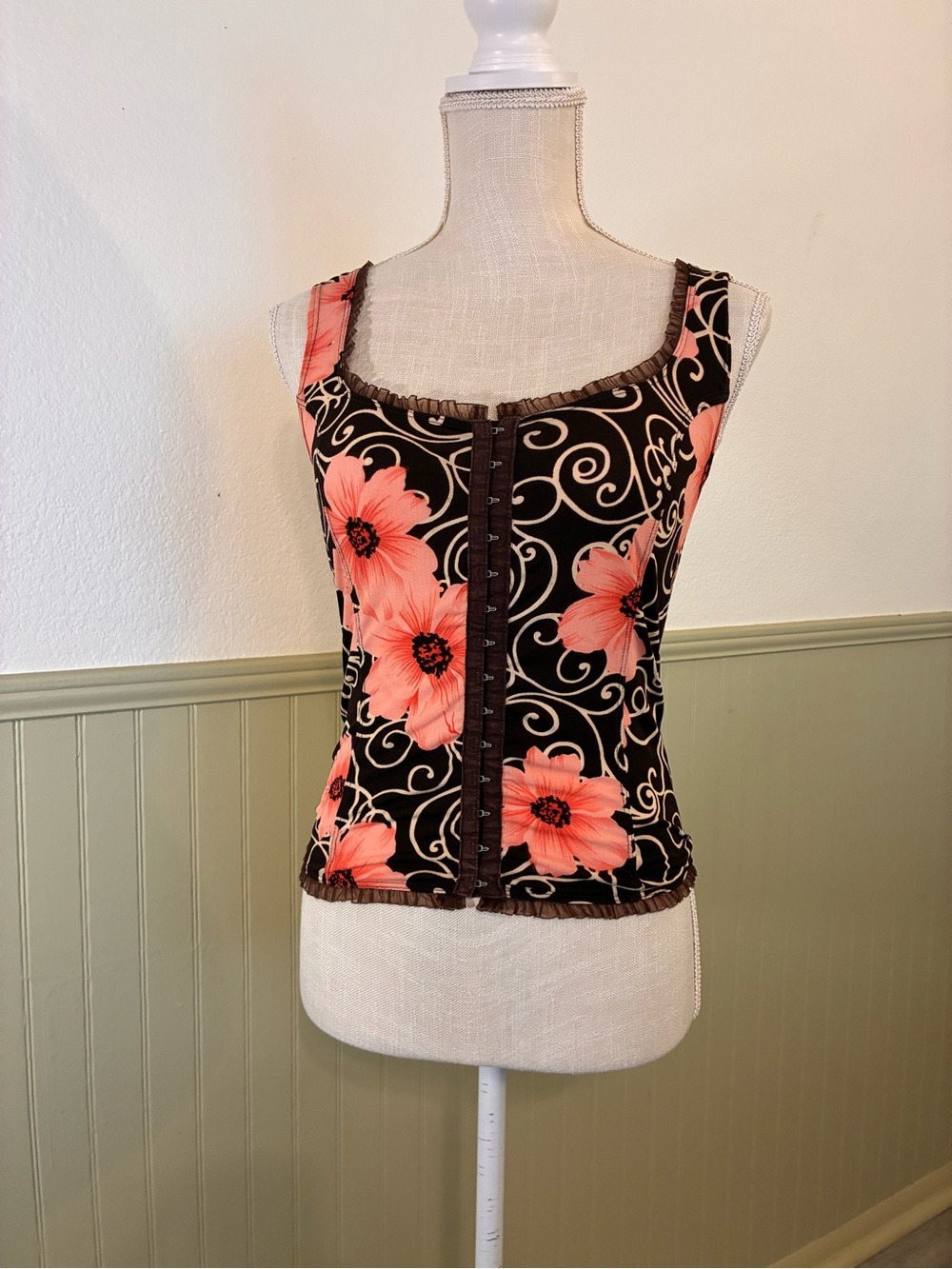 Y2K Floral Scoop Neck Tank Top - Black with Coral Flowers